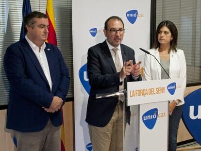 Ramon Espadaler, amb el candidat per Girona, Xavier Dilme, i Montse Surroca.