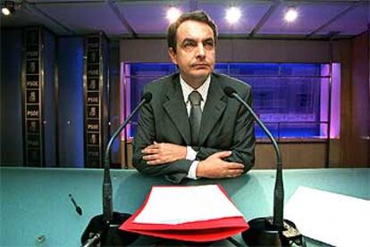 José Luis Rodríguez Zapatero, durante la rueda de prensa de ayer en la sede del PSOE.