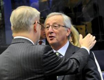 El comisario europeo de Asuntos Económicos y Monetarios, Olli Rehn (i). EFE/Archivo