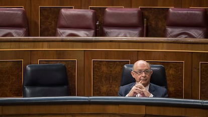 El exministro de Hacienda, Cristobal Montoro, en una imagen de archivo en el Congreso.