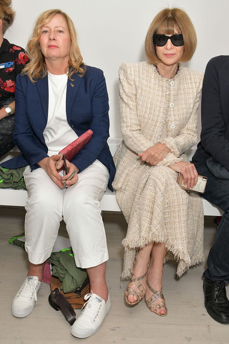Anna Wintour y Sarah Mower, de Vogue, en la primera fila del diseñador emergente