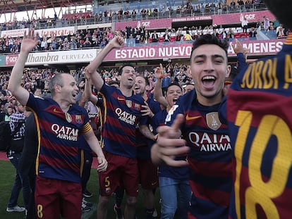 Los jugadores del Barcelona celebran el t&iacute;tulo de Liga.