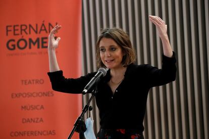 La delegada de Cultura del Ayuntamiento de Madrid, Andrea Levy, presentó este miércoles el nuevo teatro Fernán Gómez en Madrid, que se reinaugura tras realizar unas obras de renovación para adaptarlo a las medidas de seguridad contra el coronavirus.