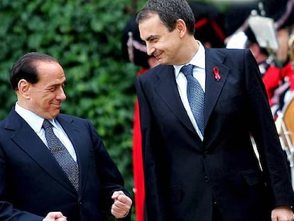 Silvio Berlusconi (izquierda) y José Luis Rodríguez Zapatero, en Roma.