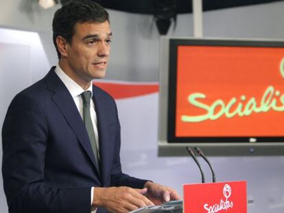 Pedro S&aacute;nchez durante la comparecencia de prensa ofrecida ayer en la sede de la formaci&oacute;n en Madrid.