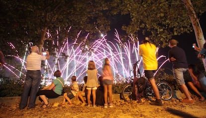 Espectáculo de fuegos artificiales, el año pasado, en el parque Tierno Galván.