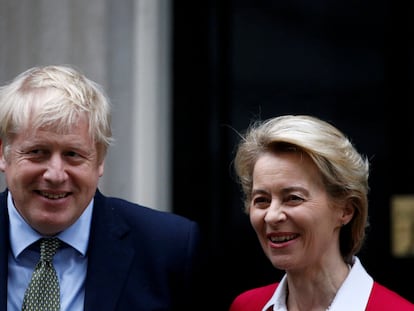 La presidenta de la Comisión Europea, Ursula von der Leyen, junto al primer ministro Boris Johnson en su último encuentro el pasado mes de enero en Londres.