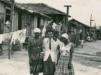 Carolina Maria de Jesus, Audálio Dantas e Ruth de Souza na Favela do Canindé. São Paulo, 1961.