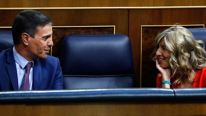 El presidente del Gobierno, Pedro Sánchez, y la vicepresidenta segunda y ministra de Trabajo, Yolanda Díaz, el pasado julio en el Congreso.