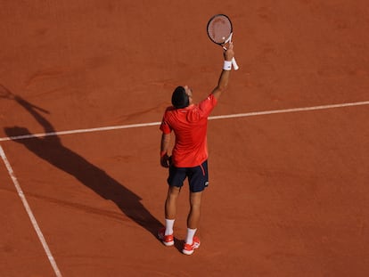 Novak Djokovic tras ganar a Carlos Alcaraz en la semifinal de Roland Garros.