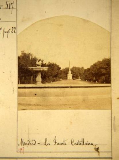 Foto anterior a 1863 en la que se aprecia la fuente del cisne (a la altura del actual Rubén Darío) y, al fondo, la fuente de la Castellana (actual glorieta de Emilio Castelar).