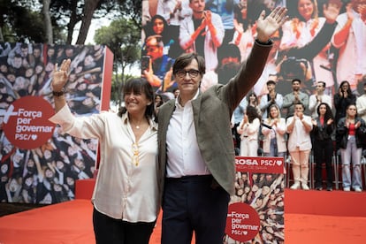 Salvador Illa, primer secretario del PSC con la alcaldesa de Gavà Gemma Badia en un momento del mitin.