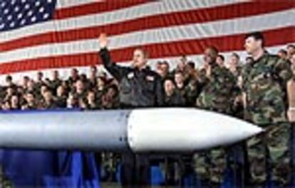 El presidente de Estados Unidos, George W. Bush, en un acto de promoción de su presupuesto militar, el más alto de los últimos 10 años.