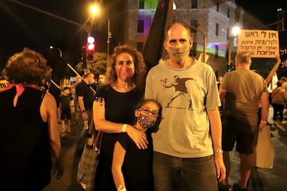 Nurit Niv, 43 años, junto a su familia. Profesora de educación especial. Vive en Beit Shemesh (entre Tel Aviv y Jerusalén). Se reclama independiente.