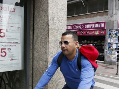 Sucursal bancaria del Banco Popular en una calle de Madrid.