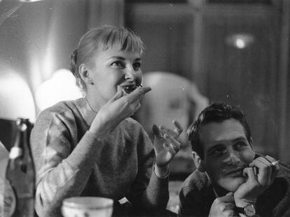 Joanne Woodward y Paul Newman, en 1958.