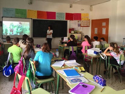 Students attend a talk on LGBTQ+ rights in Murcia.