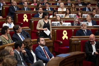 Silvia Orriols, diputada de Aliança Catalana se prepara para su intervención