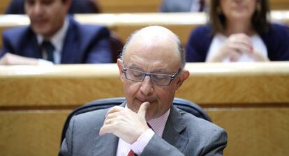 El ministro de Hacienda, Cristobal Montoro, en el Senado.