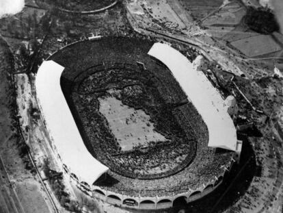Vista a&eacute;rea del estadio de Wembley, durante la final de la FA Cup en 1923 entre el Bolton Wanderers y el West Ham.