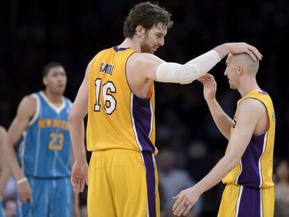 Gasol felicita a Blake.