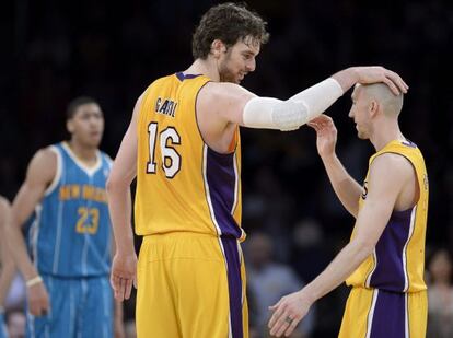 Gasol felicita a Blake.