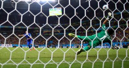 Navas para el penalti decisivo, ante Geka.