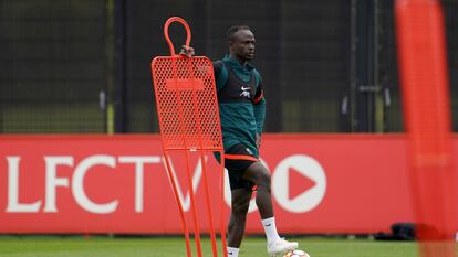 Sadio Mané, durante el entrenamiento del Liverpool de este miércoles preparatorio para la final de la Liga de Campeones del próximo sábado contra el Real Madrid, en París.