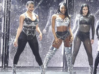 Las componentes de Fifth Harmony durante su actuación en los premios MTV de 2017.