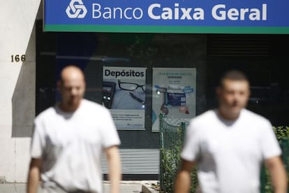 Oferta de dep&oacute;sitos en una oficina de Banco Caixa Geral en Madrid. 