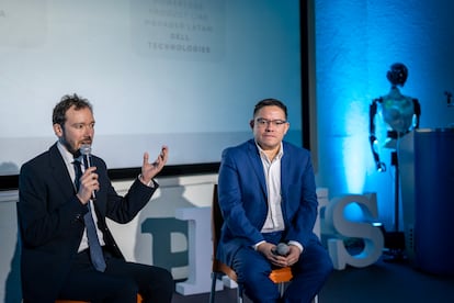 Francesco Manetto, editor de EL PAÍS América, conversa con Pablo González García, PowerEdge Product Line Manager de LATAM DELL Technologies, en el marco del “Foro Transformación e innovación en la era del IA”, organizado por EL PAÍS América en Ciudad de México, el 16 de noviembre de 2023. 