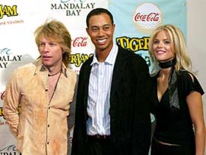 Jon Bon Jovi junto al jugador de golf Tiger Woods