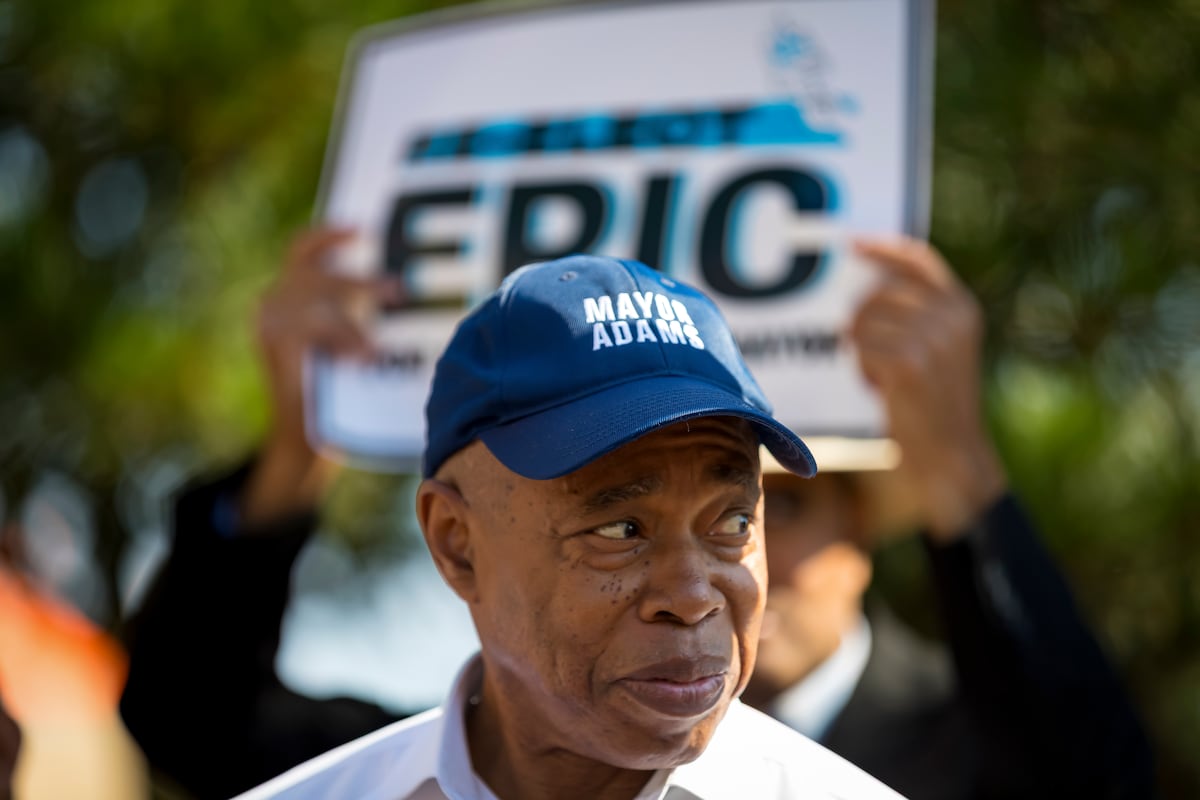 El alcalde de Nueva York abandona la reelección: la derrota de un outsider que se acercó a Trump y dividió a la ciudad