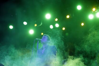 Iván Ferreiro durante un concierto de su gira en octubre