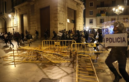 Carla policial en las proximidades de la Generalitat de Valencia.