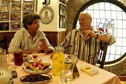 Fumadores en un restaurante de Madrid, ayer.
Zona habilitada para fumadores en un restaurante de Vitoria.