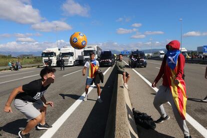 Cortes de tráfico en la C-25 en Gurb (Barcelona).