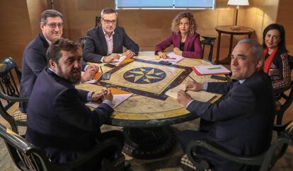 Los equipos de Ciudadanos y PSOE, este miércoles en el Congreso.