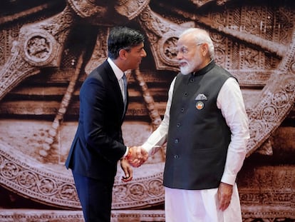 Indian Prime Minister Narendra Modi shakes hand with British Prime Minister Rishi Sunak upon his arrival at Bharat Mandapam convention center for the G20 Summit, in New Delhi, India, Saturday, Sept. 9, 2023.