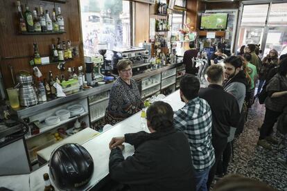 Bar El Palentino, calle del Pez 8 de Madrid. en el último día en que abrió el negocio.