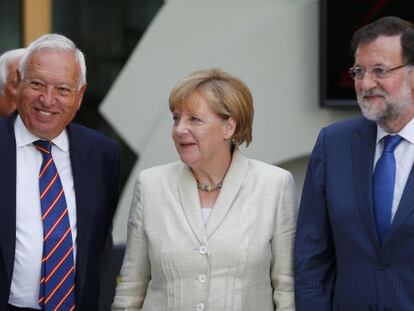 García-Margallo junto a Angela Merkel y Mariano Rajoy en Berlín.
