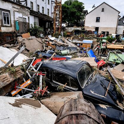Schuld (Germany), 15/07/2021.- Debris of houses and cars after flooding in Schuld, Germany, 15 July 2021. Large parts of Western Germany were hit by heavy, continuous rain in the night to 15 July, resulting in local flash floods that destroyed buildings and swept away cars. (Inundaciones, Alemania) EFE/EPA/SASCHA STEINBACH