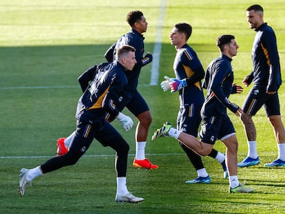 Lunin y Kepa, este viernes en el entrenamiento del Real Madrid.