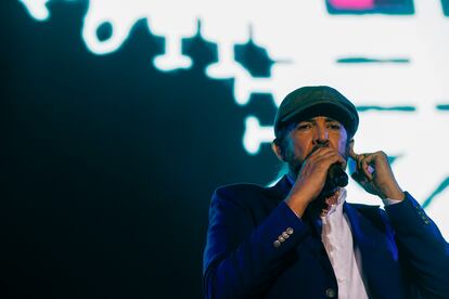 El cantante dominicano Juan Luis Guerra, durante el concierto de su gira 'Entre el mar y palmeras 2024' ofrecido este martes en el WiZink Center, en Madrid.