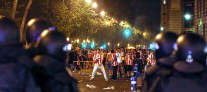 El Atleti acababa de ganar en Bucarest y en Neptuno predominaba el olor a la pólvora de los fuegos artificiales