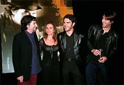 Joaquín Sabina presentó <i>Con buena letra</i> con Ana Belén, José Tomás y Benjamín Prado.