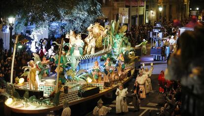 La carroza del Rey Melchor, en la cabalgata de Barcelona.