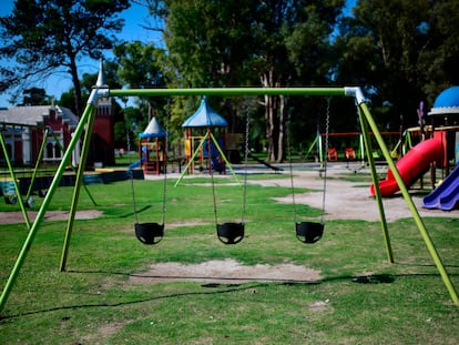 Playground vazio em La Plata, na Argentina, depois do começo de um confinamento obrigatório para frear o coronavírus.