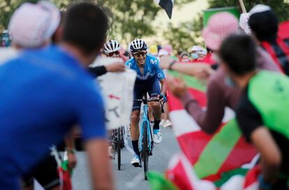 El español del equipo Movistar Carlos Verona, durante la 8ª etapa del Tour de Francia, entre las localidades francesas de Cazeres-sur-Garonne y Loudenvielle, el 5 de septiembre.