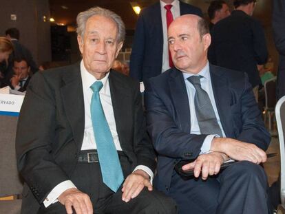 Juan Miguel Villar Mir, propietario de Grupo Villar Mir, junto a Jos&eacute; Antonio Fern&aacute;nddez Gallar, CEO de OHL.